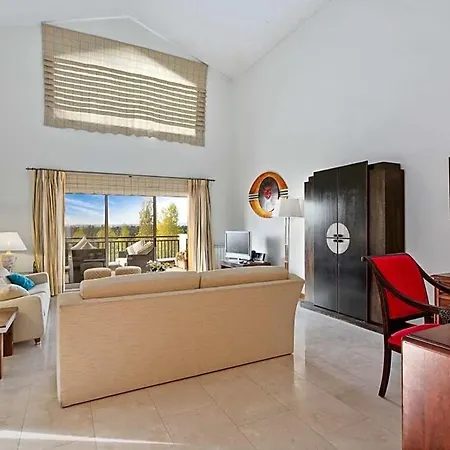 Appartement Sleeps 6 With Pool Air Con And Wifi *