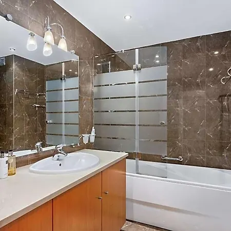 Sleeps 6 With Pool Air Con And Wifi Appartement