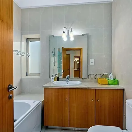 Appartement Sleeps 6 With Pool Air Con And Wifi *
