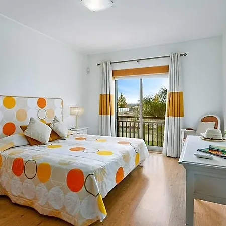Sleeps 6 With Pool Air Con And Wifi *